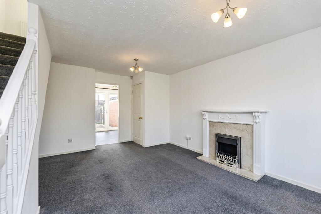House in Leeds, Middleton - More