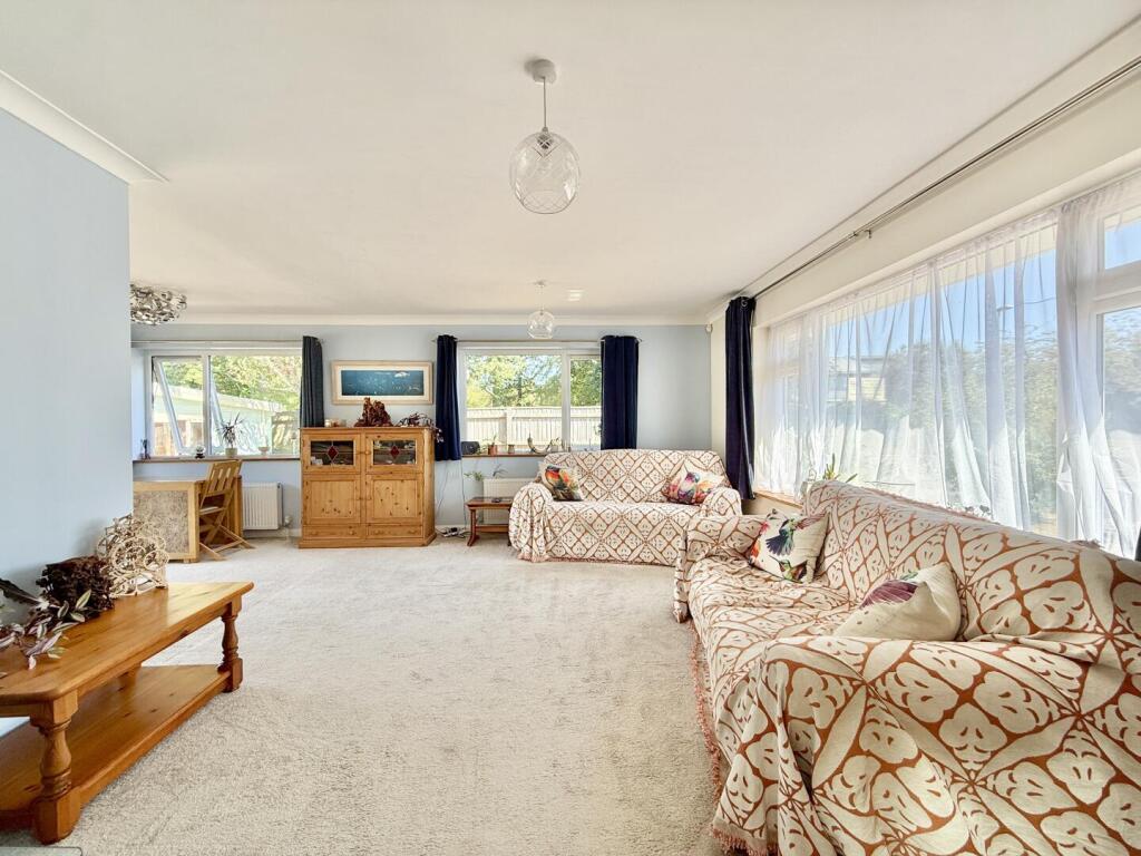 House in Highcliffe-on-Sea, Highcliffe and Walkford - More