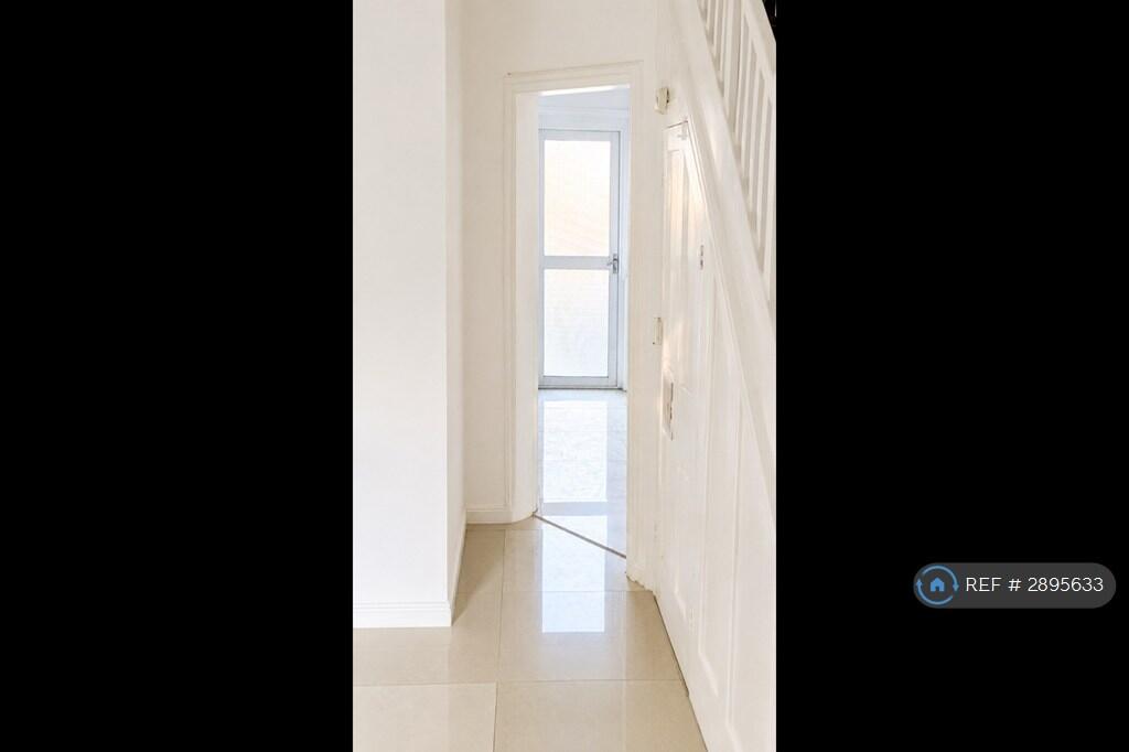 House in London - View 3