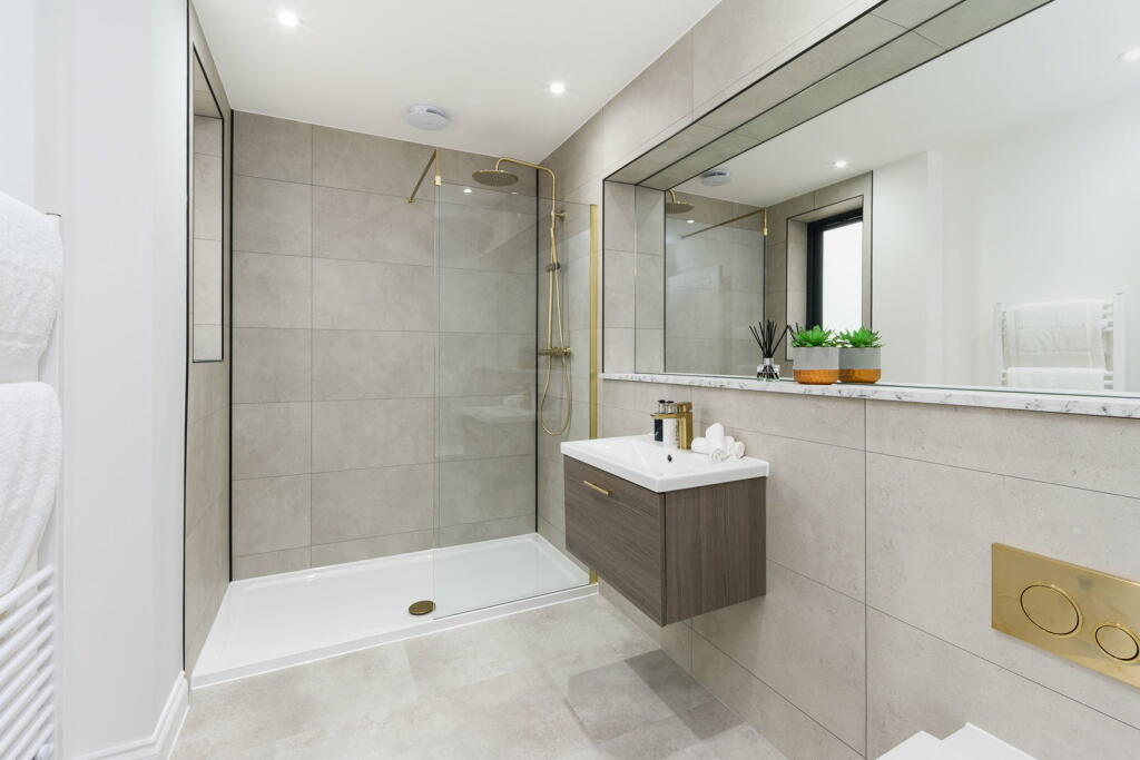 House in Tunbridge Wells, High Brooms, Southborough - More