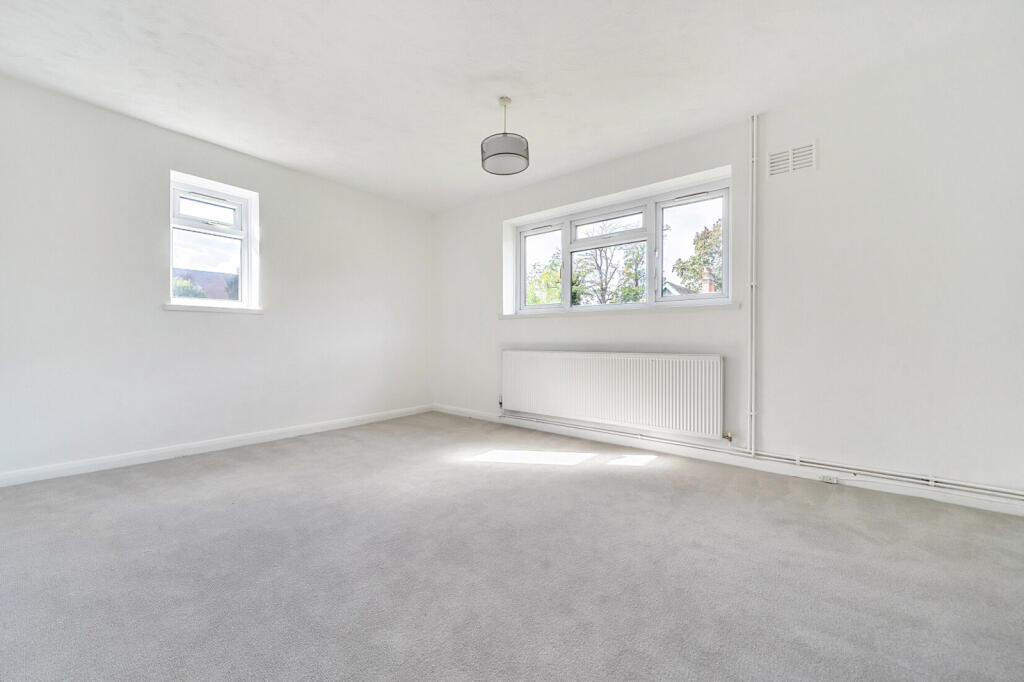 Apartment in Slough - View 4
