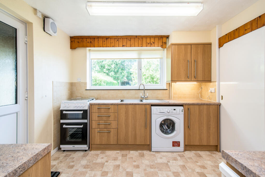 House in Basingstoke and Deane, Basingstoke - View 4