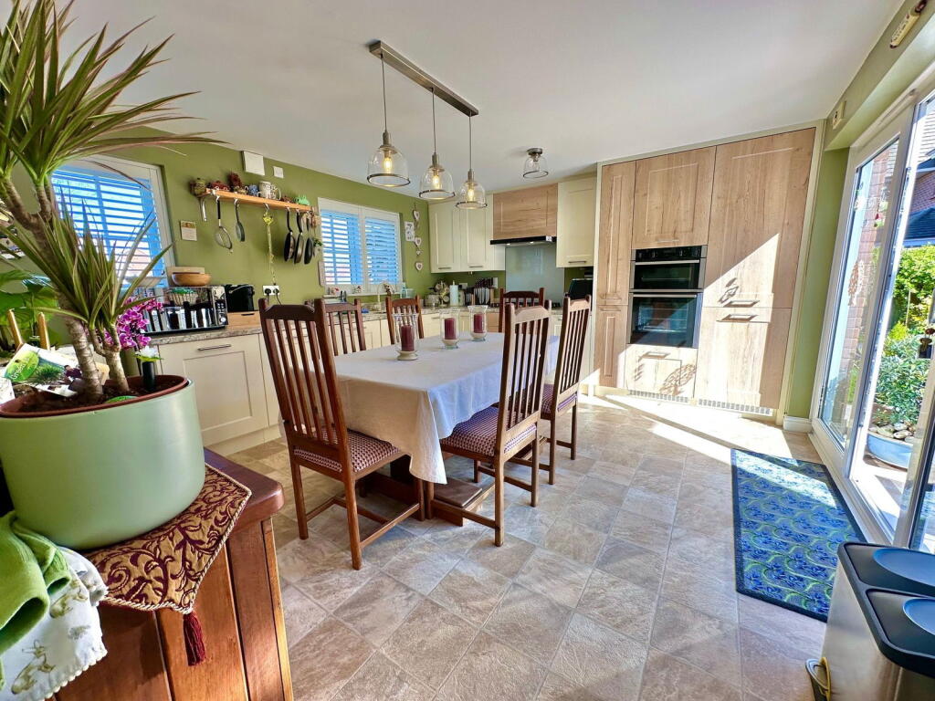 Oxmoor Avenue, Hadley, Telford, TF1 5SS - View 4