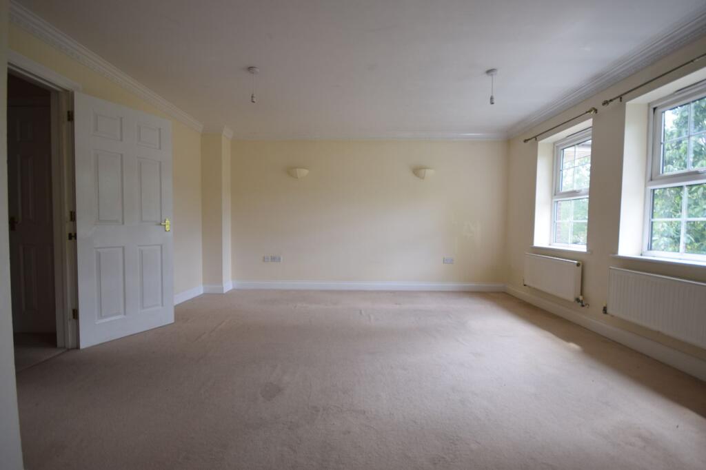 Apartment in Reigate and Banstead, Surrey - View 5