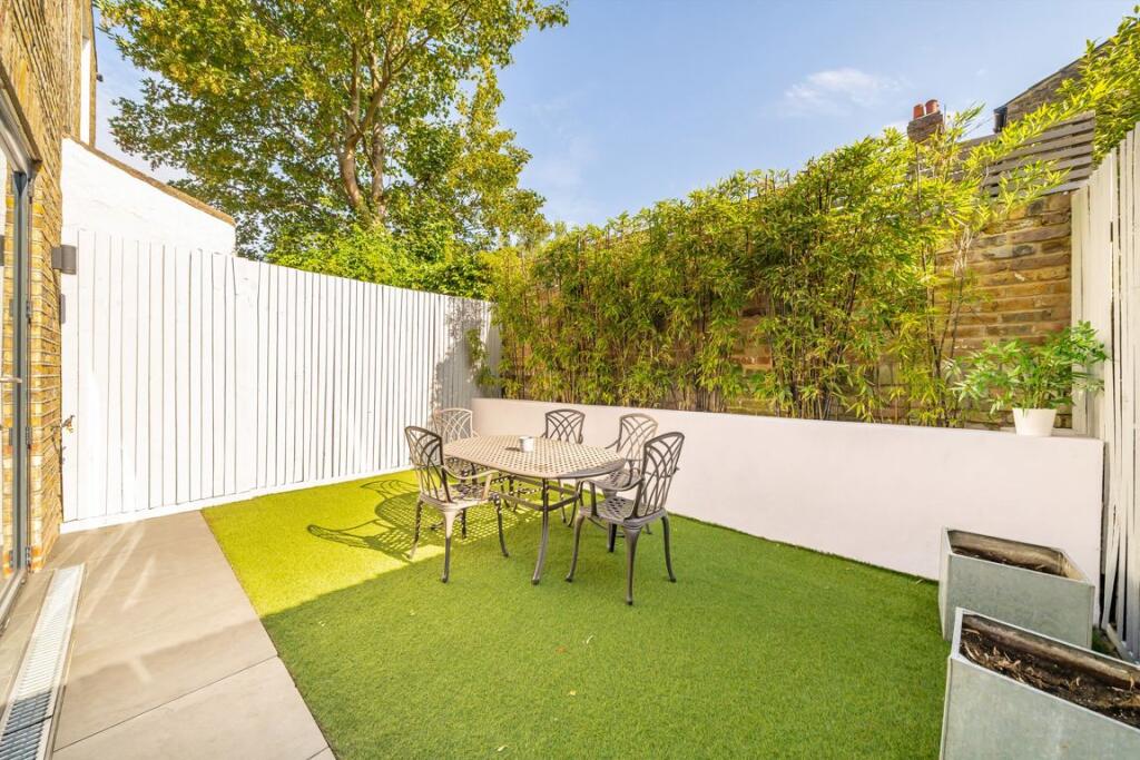 House in London - View 5