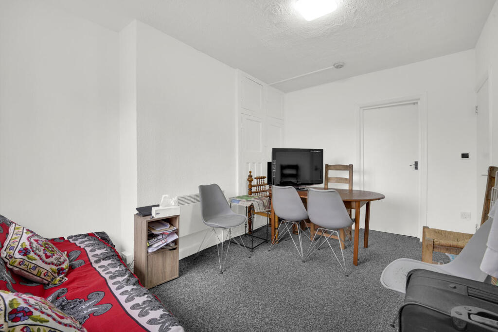 Apartment in London, Leytonstone - More
