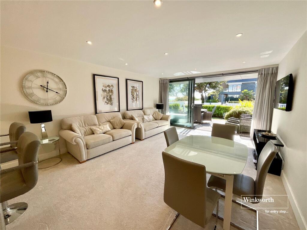 Needles Watch, 6 Wharncliffe Gardens, Highcliffe-On-Sea, Dorset, BH23 photo 2