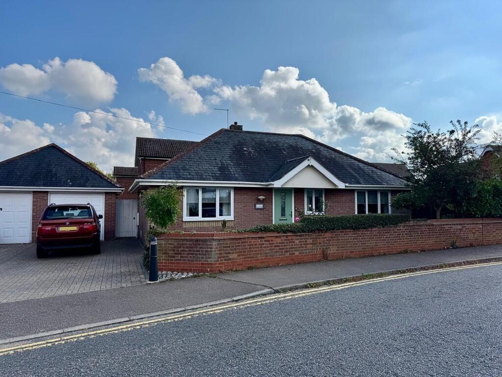 2-bed detached on Queensberry Avenue, Copford, Colchester, £400,000