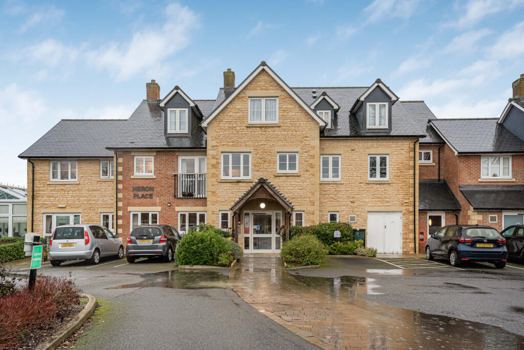 Main image of property: Heron Place, Kidlington, OX5