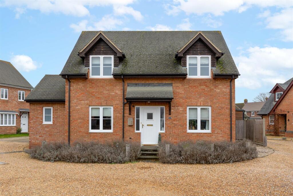 Main image of property: Little Close, Arlesey, Beds, SG15 6AB