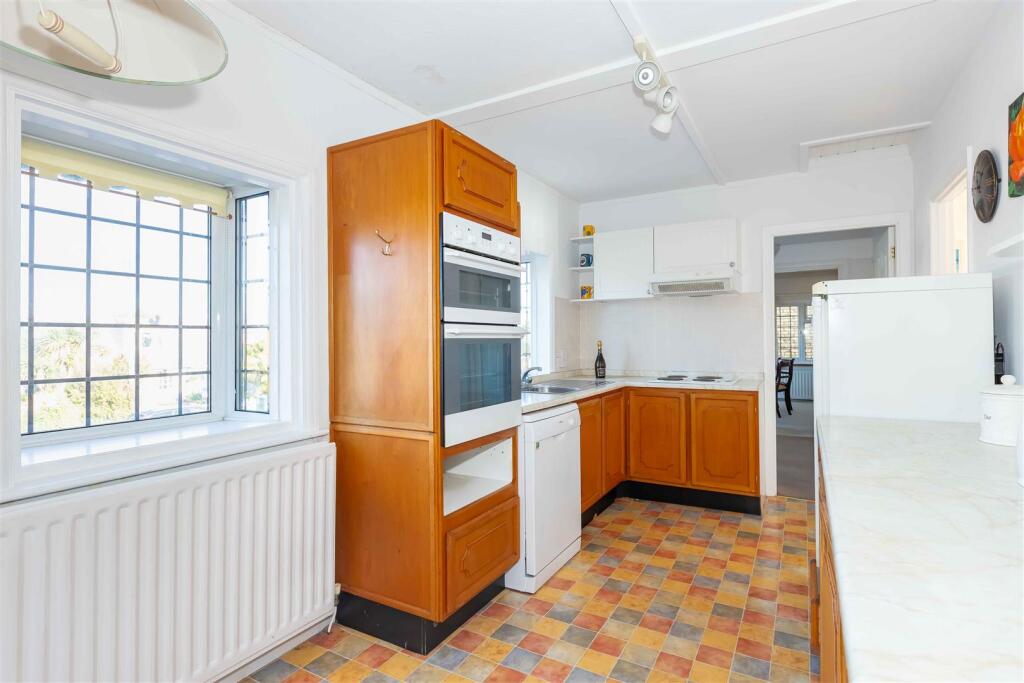Brighton Road, Lancing photo 3