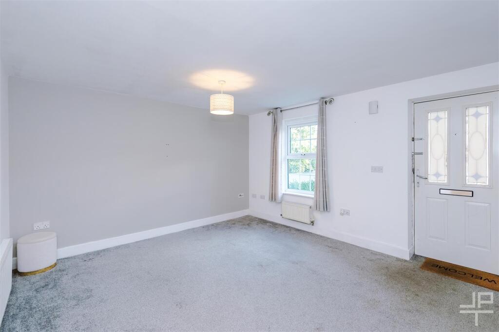 Apartment in Wigan, Westleigh - View 3