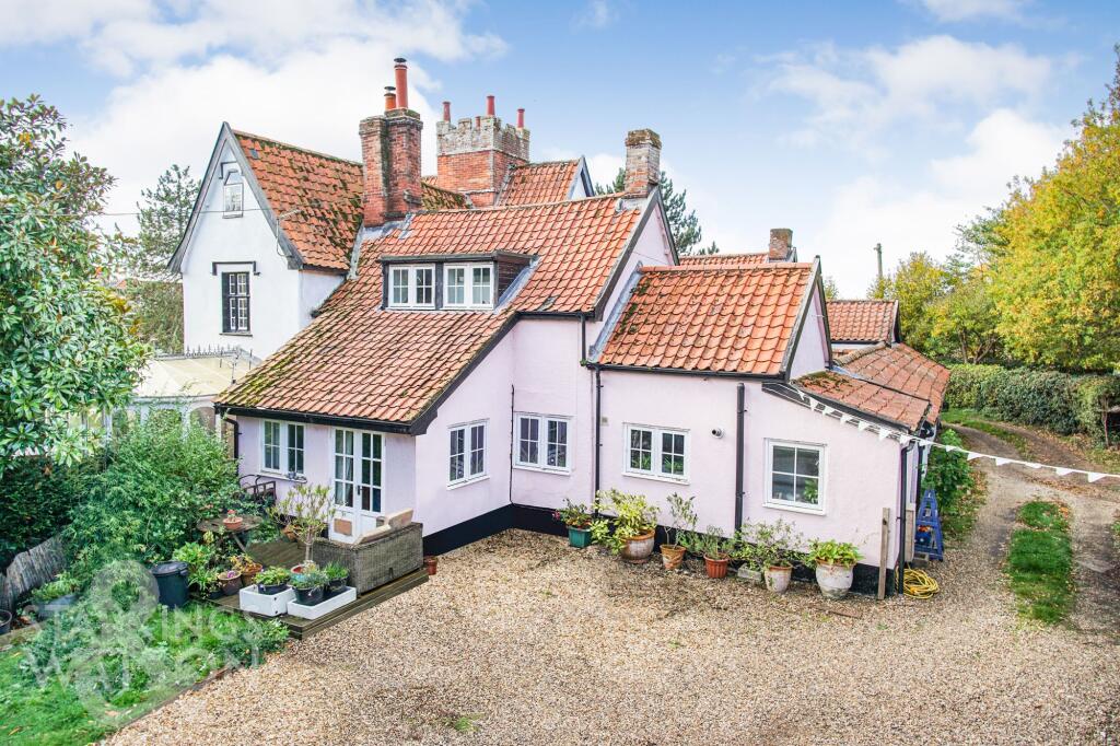 3-bed house on St. James Plain, Chequers Lane, Bressingham, Diss, £285,000