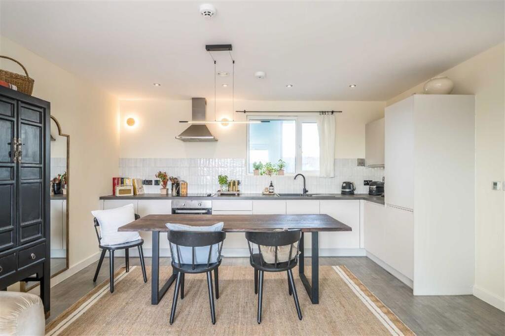 Apartment in London - View 2