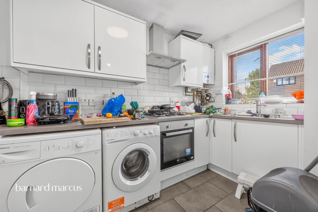 House in Croydon - View 5