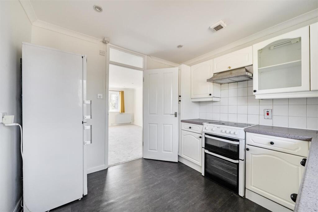 Apartment in Reading, Caversham Park Village, Emmer Green - More