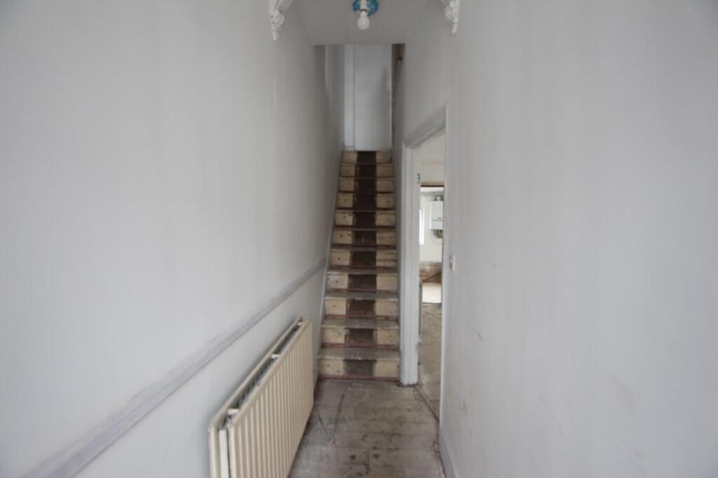 Willoughby Lane , London, N17 photo 5