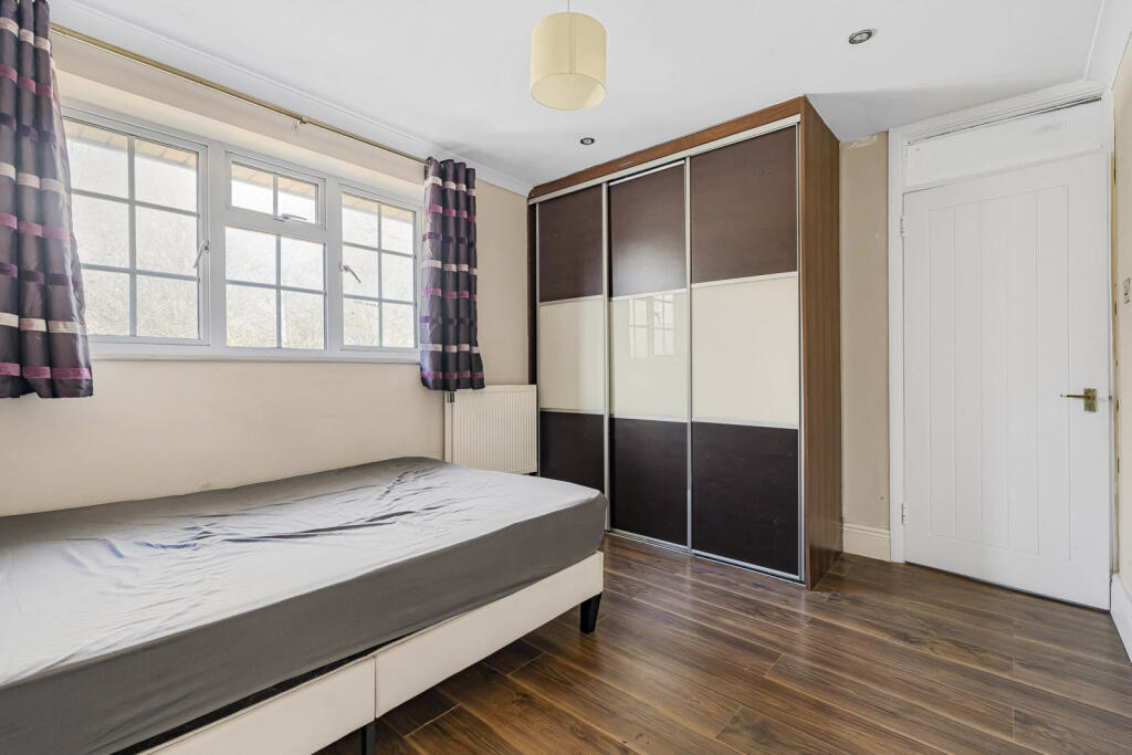 Farmers Road, Staines-upon-Thames, Surrey, TW18 photo 3