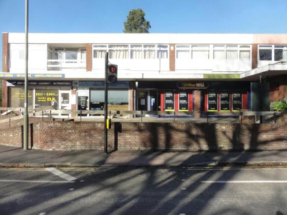 201 Epsom Road Merrow 002 (3).JPG