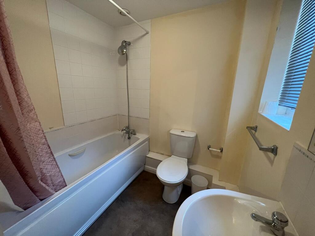 Apartment in Swindon - More