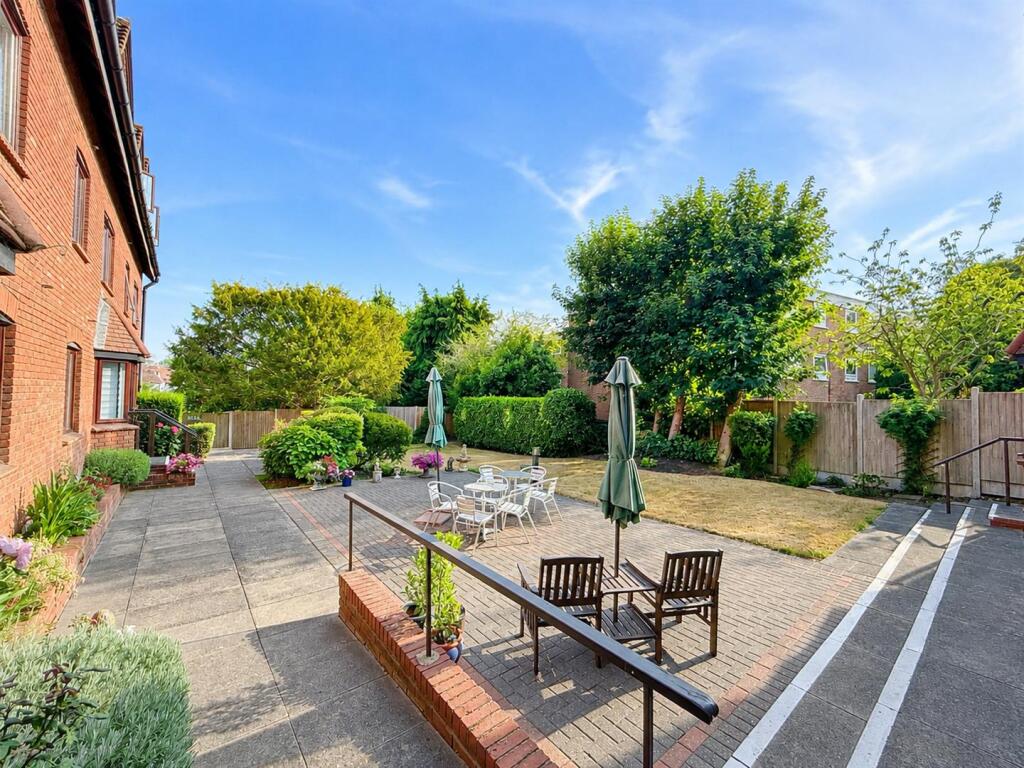 Apartment in Chelmsford - View 2