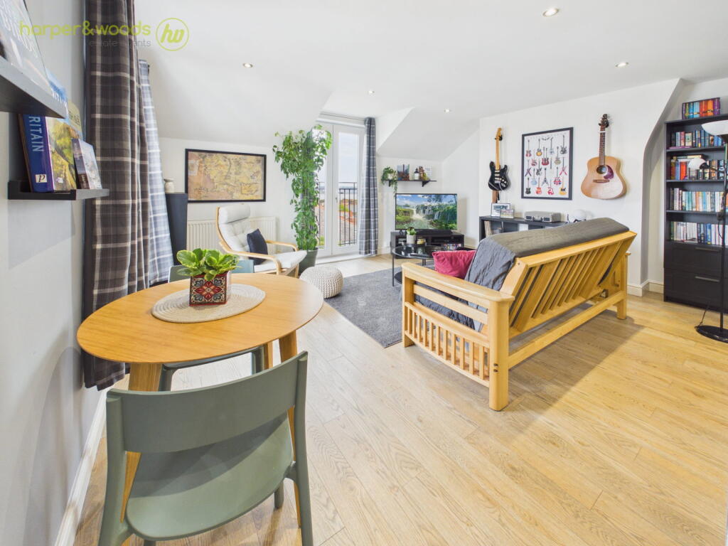 Apartment in Wirral, Liverpool City Region - View 2