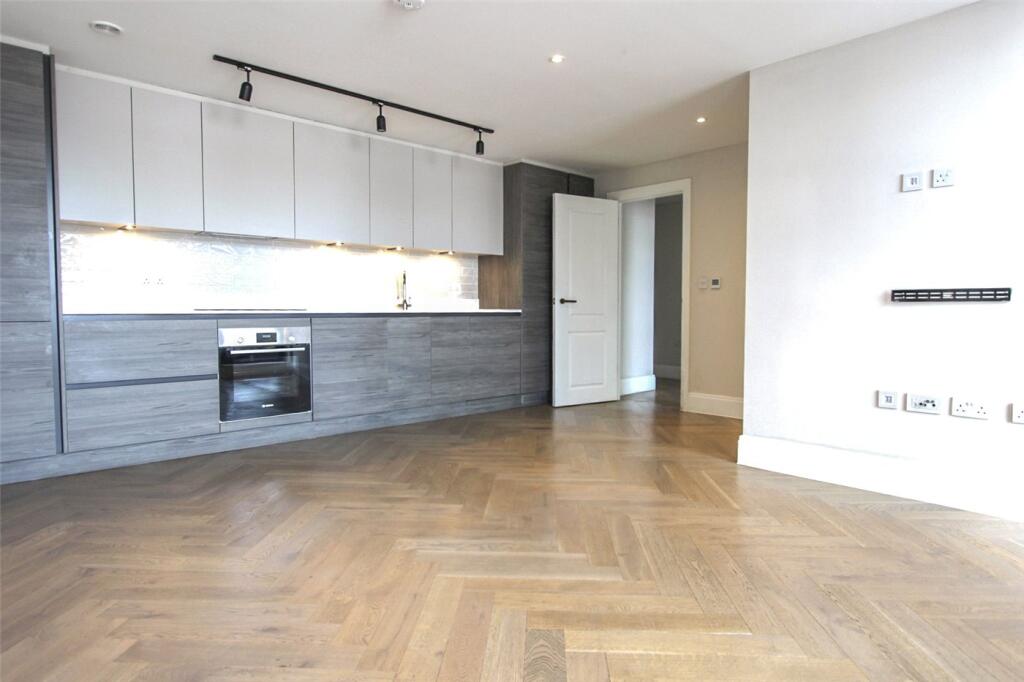 Apartment in Southend-on-Sea - View 4