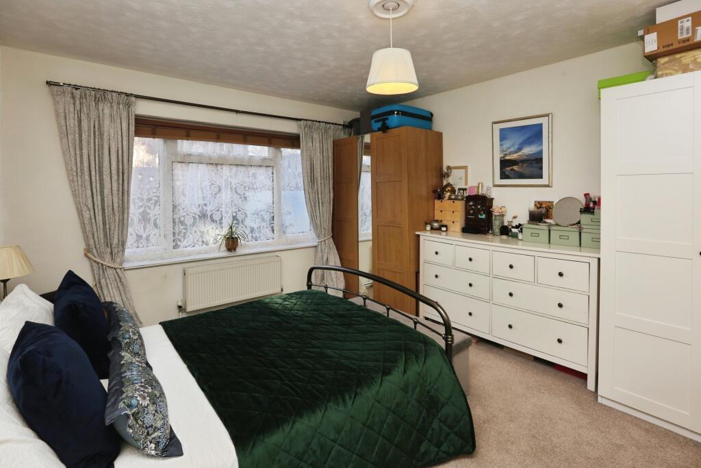 Apartment in Southampton, Harefield - View 6