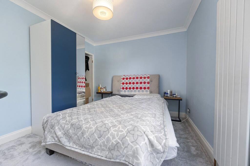 House in Sutton - More