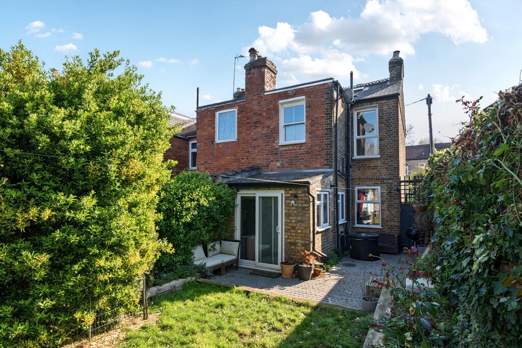 Brunswick Crescent, London, Greater London, N11 photo 2