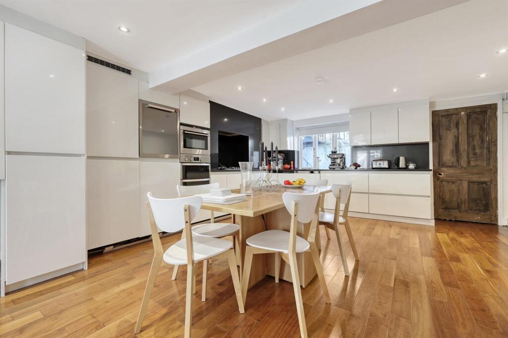 House in London - View 2