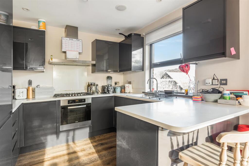 Apartment in Guildford - View 4