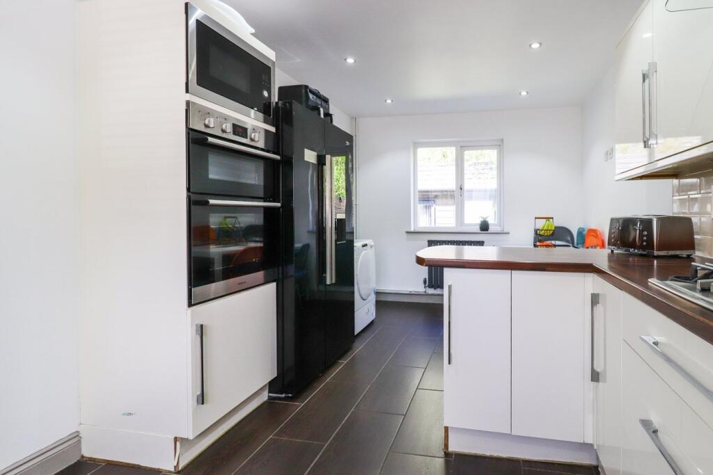 House in Northampton, West Hunsbury - More