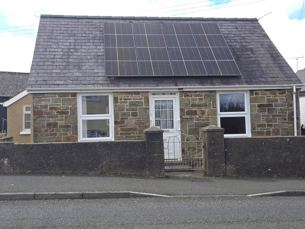 Main image of property: Llwyncelyn, Ffostrasol, SA44