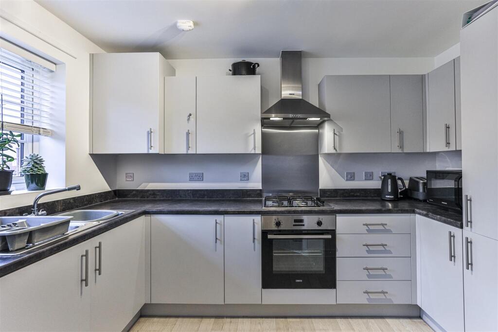 Venus Avenue, Barton Seagrave - More