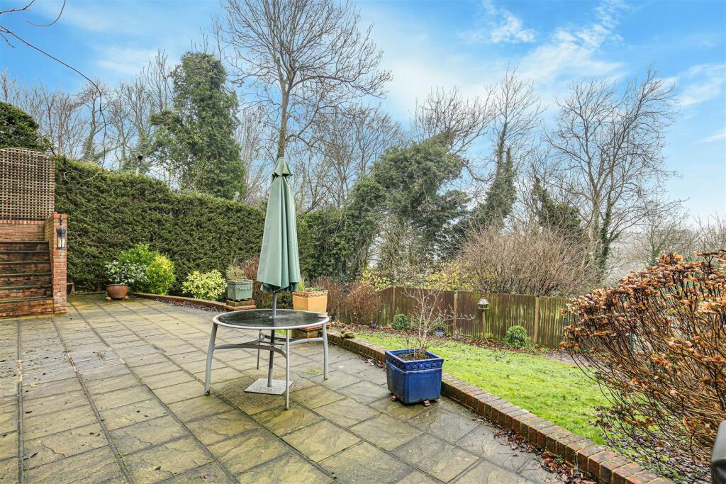 House in London - View 2