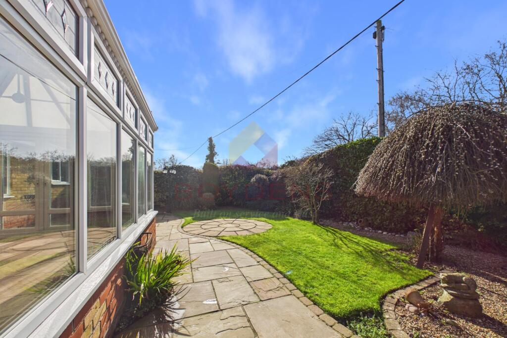 Crossfield Way, Kirby Cross photo 5