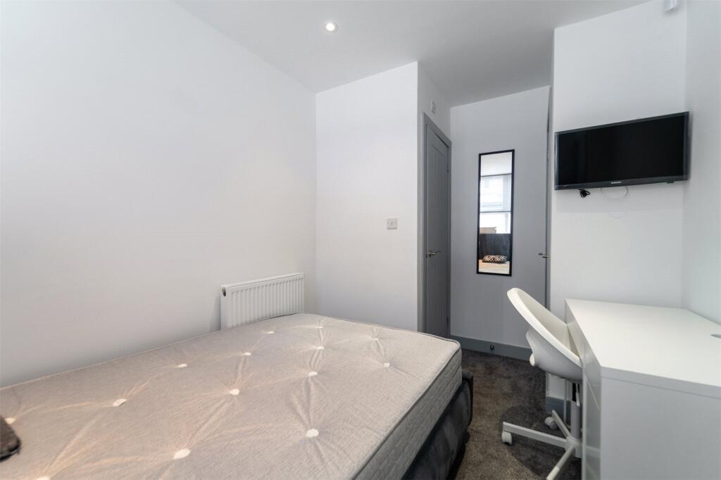 House in Birmingham, Bournbrook - More