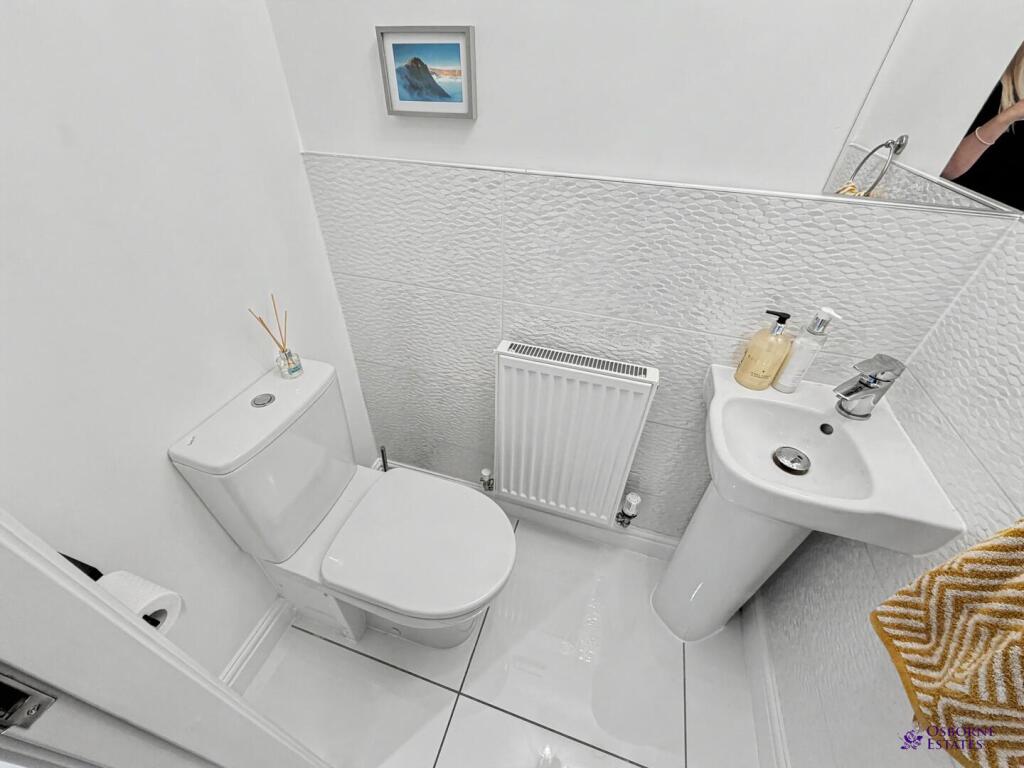 House in Cardiff, Tonyrefail - View 3