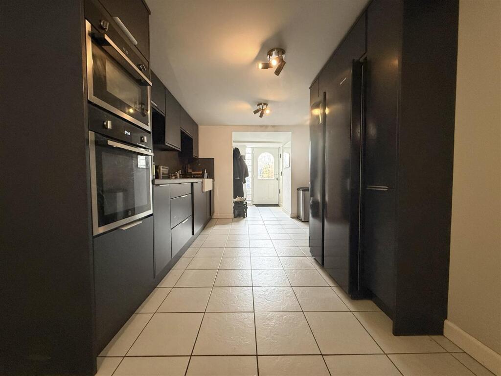 Apartment in Sheffield, Mortomley, Ecclesfield - View 4