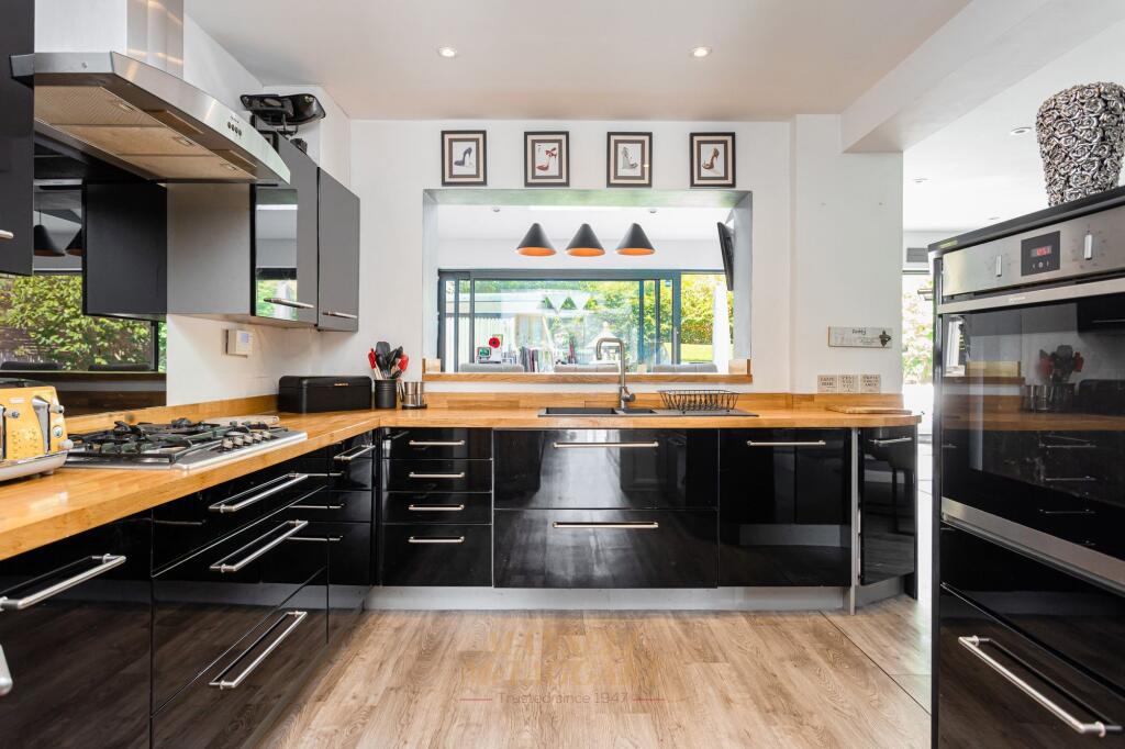 House in Reigate and Banstead, Meath Green, Horley - View 5
