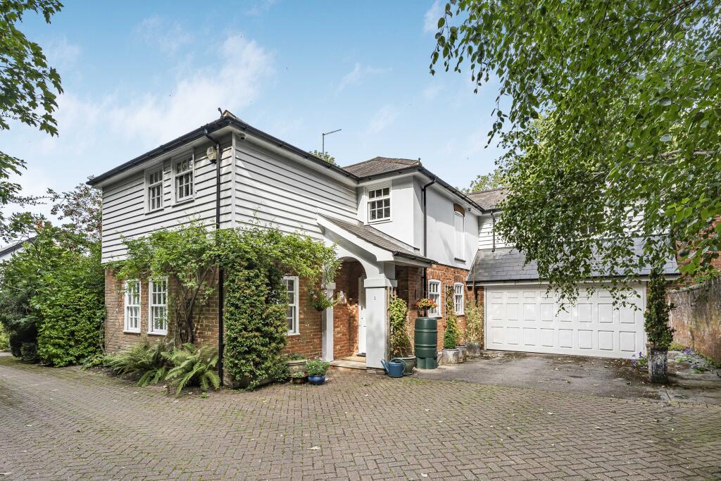 Halls Close, Welwyn, AL6