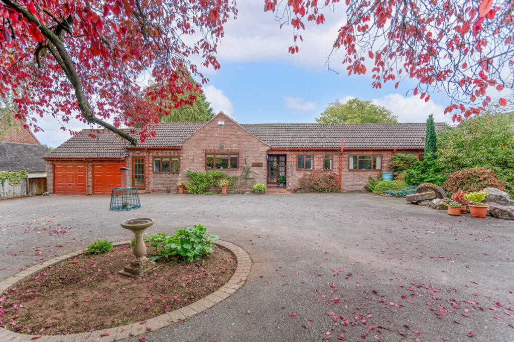 3-bed detached on Park Lane, Bewdley, DY12, £600,000
