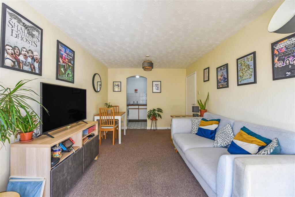 Apartment in Portsmouth, Milton - View 6