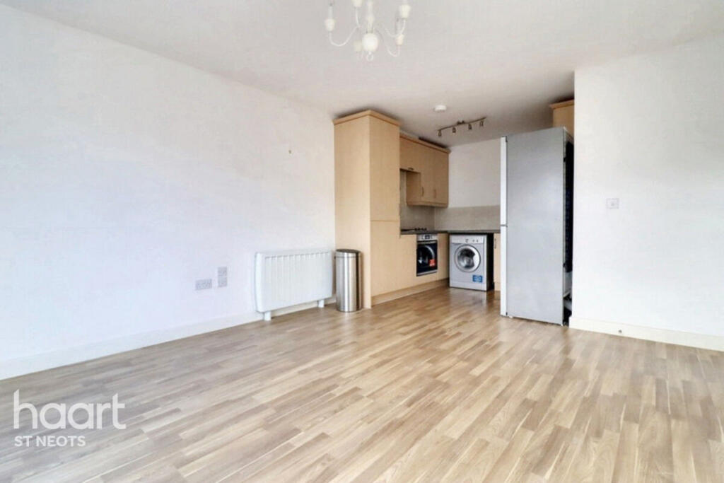 Samuel Jones Crescent, St Neots photo 2