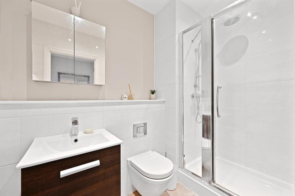 Apartment in Watford - View 6