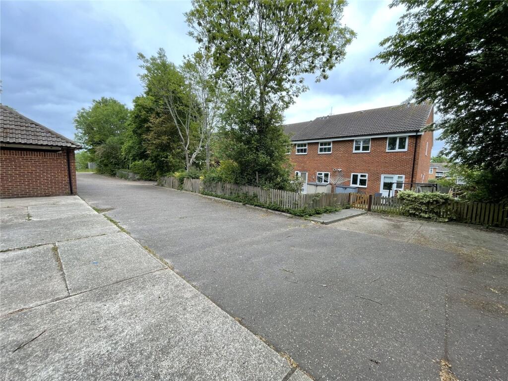 St. Margarets Avenue, Stanford-le-Hope, Essex, SS17 photo 4