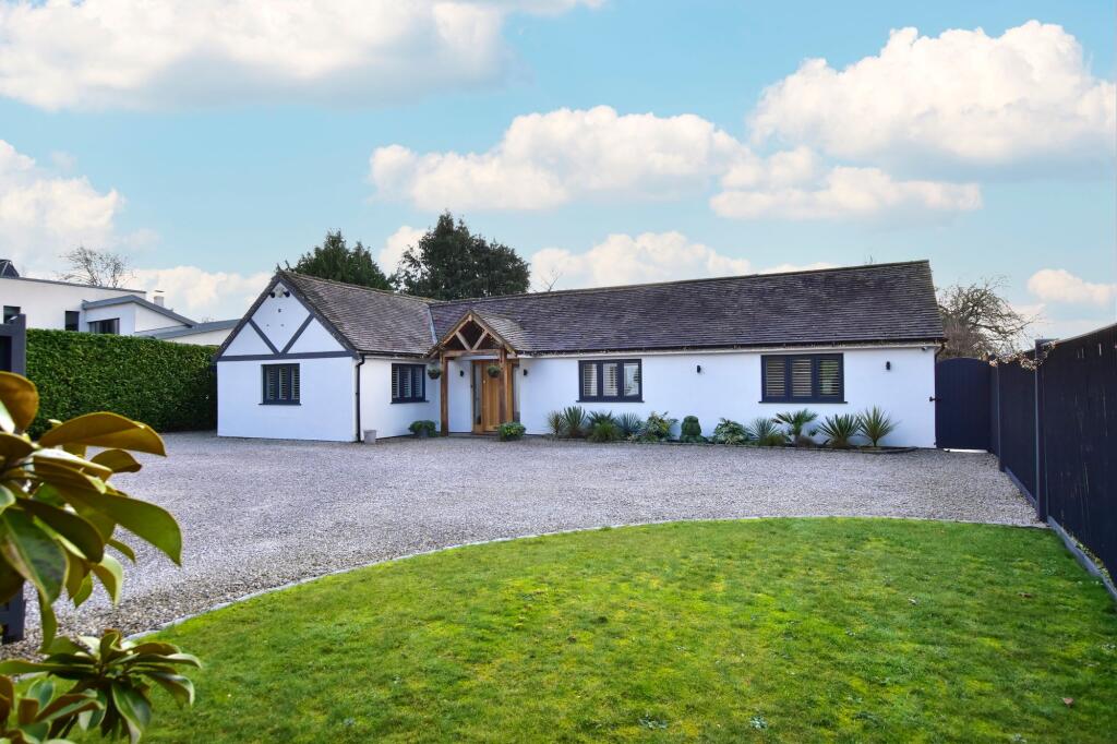 Main image of property: Chipperfield Road, Bovingdon, HP3