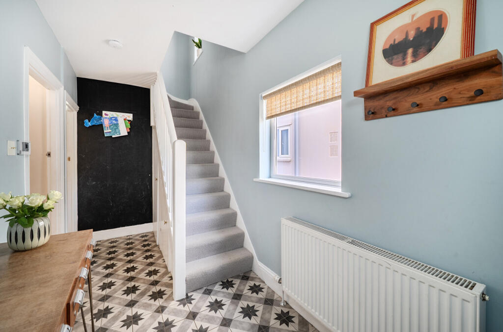 House in Cheltenham, Ewens Farm, Naunton - More