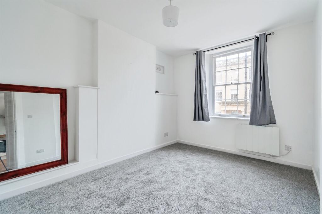 Apartment in Bath, Trowbridge - View 5